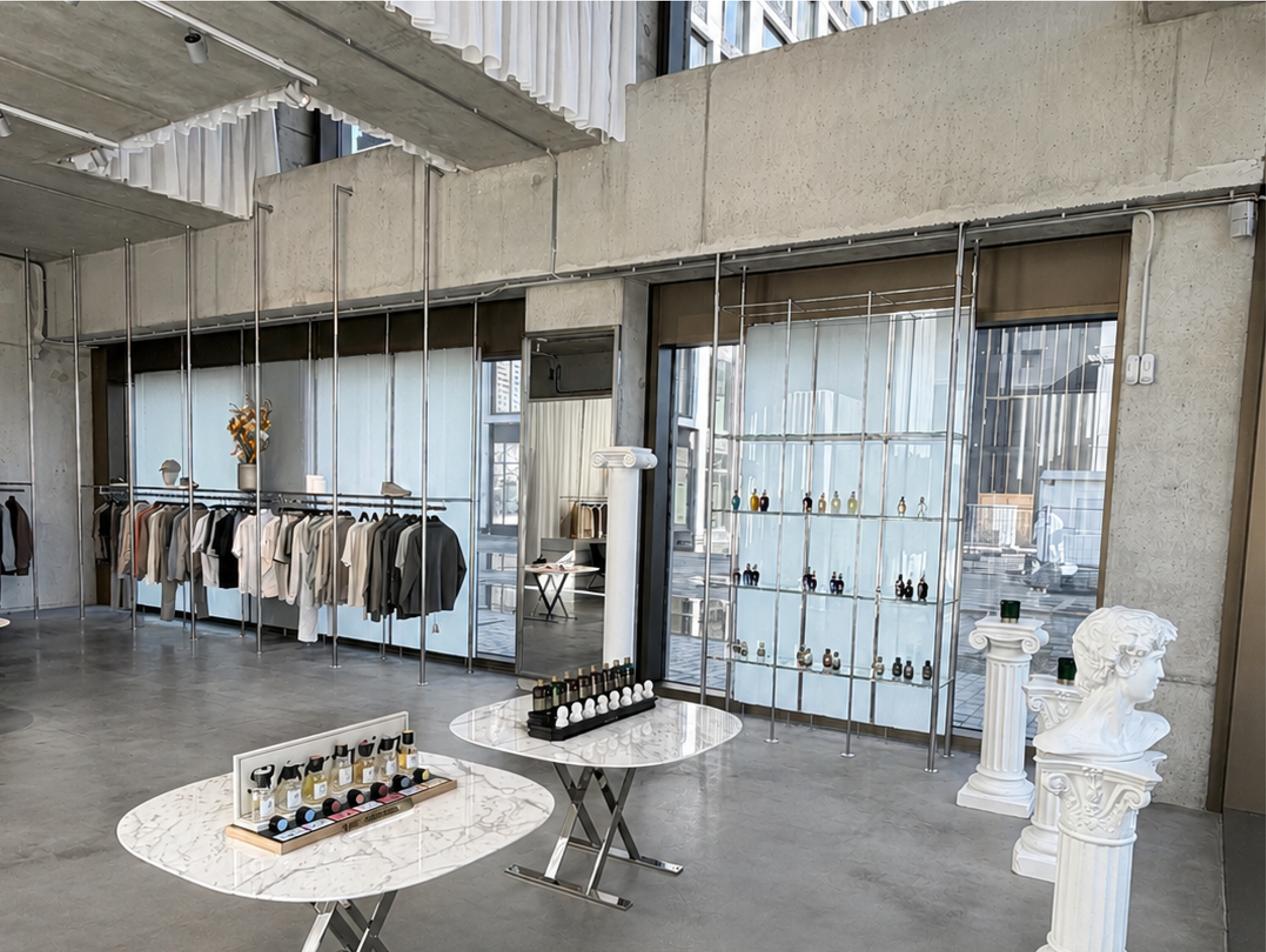 Interieur van een retailunit aan de Bundweg